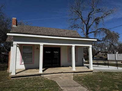 /international/us/647-w-washington-street-stephenville-tx-110105077944/