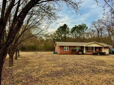 /international/us/211-augusta-cir-greenwood-sc-110106156019/