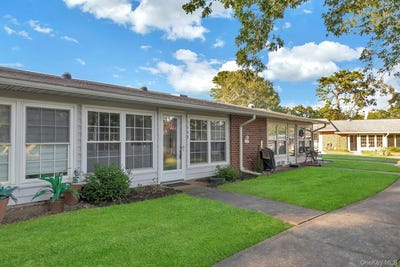 /international/us/164-falmouth-court-ridge-ny-110104519869/