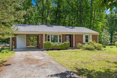 /international/us/1120-everett-road-forest-va-110107778572/