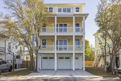 /international/us/209-annie-drive-carolina-beach-nc-110094921709/