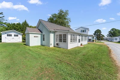/international/us/205-rappahannock-drive-dunnsville-va-110120003793/