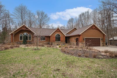 /international/us/6250-becht-road-coloma-mi-110098001607/