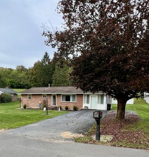 /international/us/209-main-st-daniels-wv-110120537352/