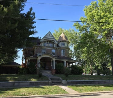 /international/us/320-e-2nd-avenue-monmouth-il-110108659665/