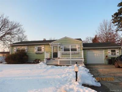 /international/us/771-peconic-avenue-west-babylon-ny-110105794146/