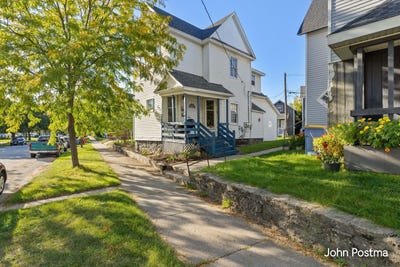 /international/us/731-first-street-nw-grand-rapids-mi-110110364677/
