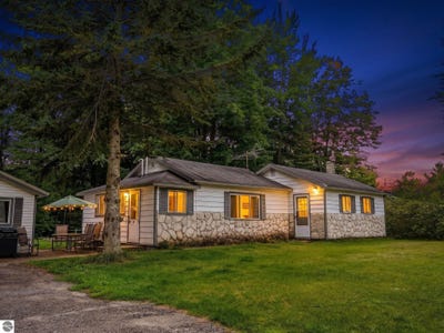 /international/us/3433-w-cutcheon-road-lake-city-mi-110110021340/