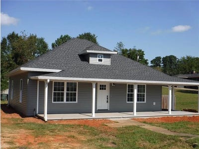 /international/us/308-s-poplar-street-seneca-sc-110107796912/