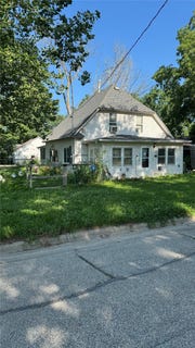 /international/us/705-clark-street-redfield-ia-110100684321/