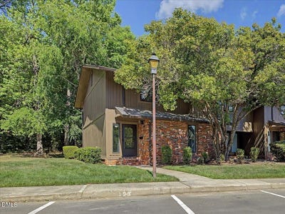 /international/us/701-oak-tree-drive-chapel-hill-nc-110108011471/