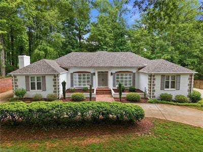 /international/us/702-westminster-drive-greensboro-nc-110108335065/