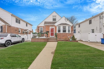 /international/us/131-grange-street-franklin-square-ny-110106140989/