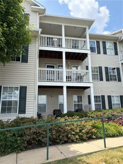 /international/us/2106-lenox-dr-bethel-park-pa-110108770307/