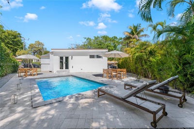 /international/us/990-sw-11th-st-miami-fl-110098377874/