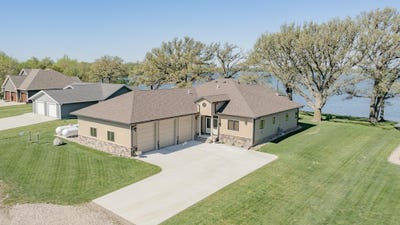 /international/us/49491-oak-tree-lane-jackson-mn-110105279033/