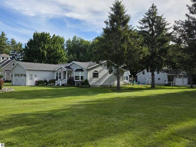 /international/us/606-alice-street-east-tawas-mi-110108821511/