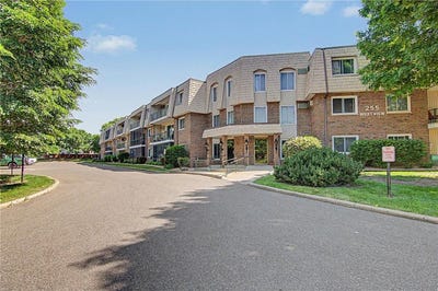 /international/us/255-westview-drive-west-saint-paul-mn-110108537846/