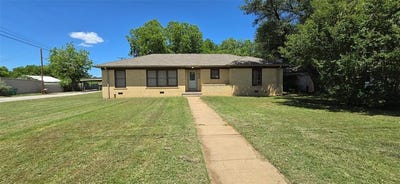 /international/us/932-w-live-oak-street-jacksboro-tx-110107808606/