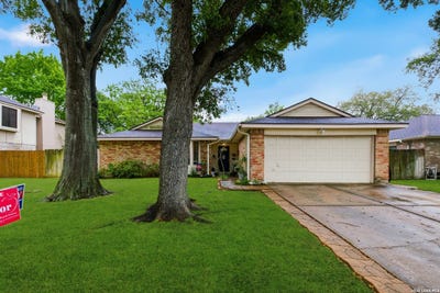 /international/us/1519-valley-landing-dr-katy-tx-110107197398/