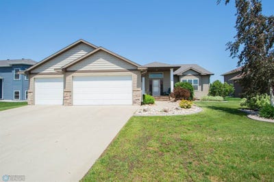 /international/us/1218-35th-street-circle-south-moorhead-mn-110100396949/