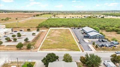 /international/us/117-windy-meadows-dr-schertz-tx-110120413761/