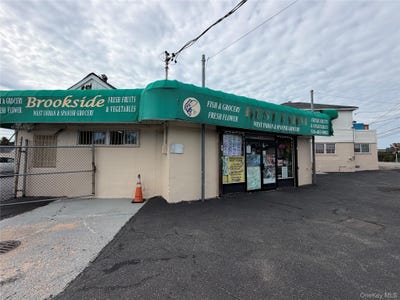 /international/us/1010-brookside-avenue-uniondale-ny-110110275079/