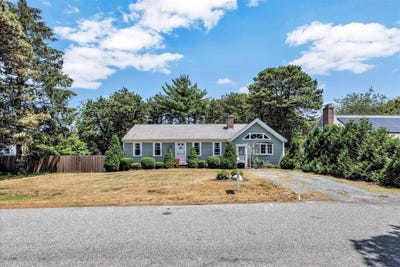 /international/us/114-witchwood-road-south-yarmouth-ma-110100806734/
