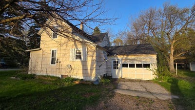 /international/us/1111-3rd-s-ave-wheaton-mn-110108573108/