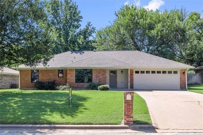 /international/us/141-blue-jay-street-stephenville-tx-110101098846/