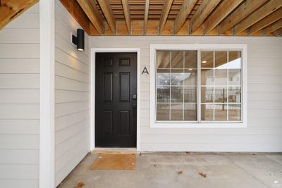 /international/us/2411-woodway-drive-manhattan-ks-110106696636/