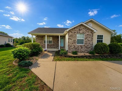 /international/us/216-woodland-drive-edwardsville-il-110107419310/