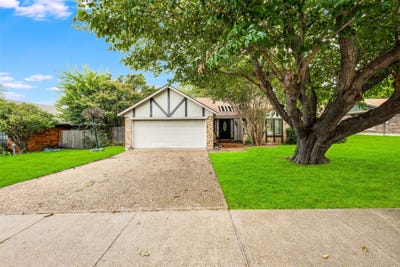 /international/us/105-lakeway-drive-benbrook-tx-110104501691/