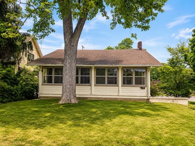 /international/us/922-e-michigan-avenue-east-lansing-mi-110108444321/