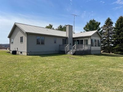 /international/us/4198-mcdowell-road-oregon-twp-mi-110106559497/