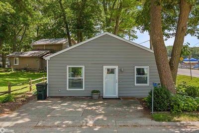 /international/us/15257-pascal-street-clear-lake-ia-110106343600/