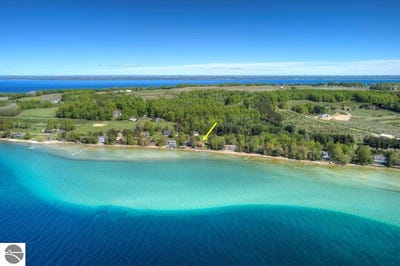 /international/us/488-s-stony-point-road-suttons-bay-mi-110108226238/