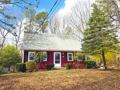 /international/us/11-webquish-lane-mashpee-ma-110106567788/