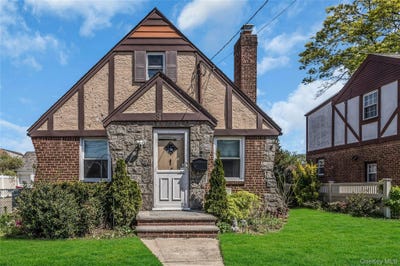 /international/us/81-midwood-street-valley-stream-ny-110107883027/