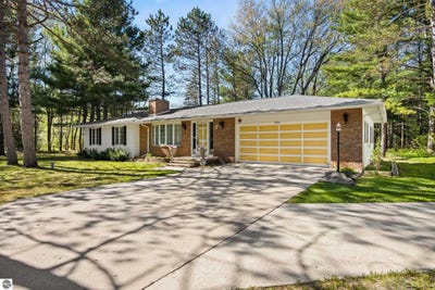/international/us/20600-rhodes-road-interlochen-mi-110108207863/
