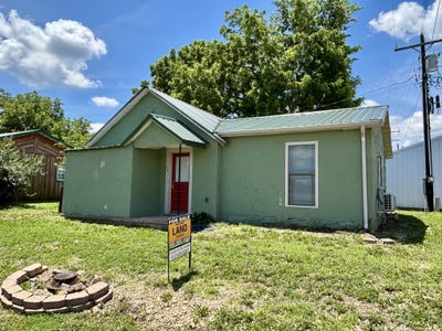 /international/us/39-north-main-st-summersville-mo-110101115704/