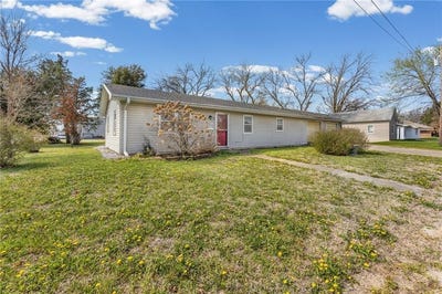 /international/us/3-w-douglas-street-iola-ks-110106801777/