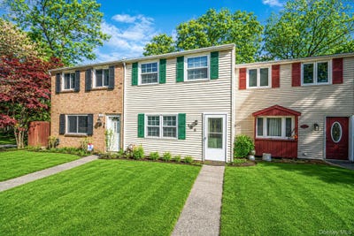 /international/us/102-hill-spur-calverton-ny-110108266882/