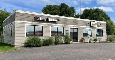 /international/us/803-fairfax-street-altoona-wi-110108426603/
