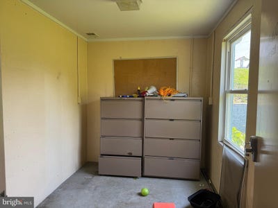 /international/us/240-school-street-romney-wv-110100096767/