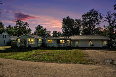 /international/us/1021-first-street-bangor-mi-110100562616/