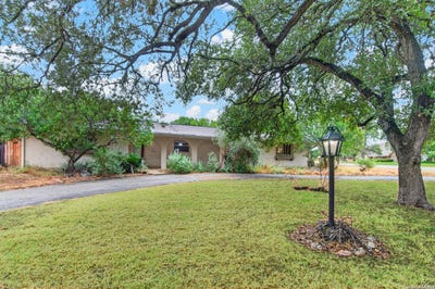 /international/us/1-buena-vista-circle-uvalde-tx-110120416937/