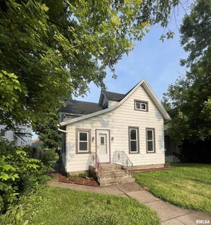 /international/us/704-n-3rd-street-clinton-ia-110101345428/