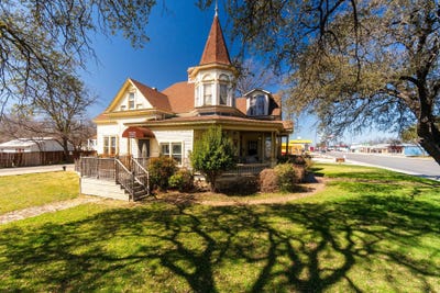 /international/us/606-s-key-ave-lampasas-tx-110106172865/