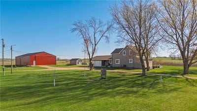 /international/us/1598-30th-avenue-pleasant-valley-twp-wi-110107486201/